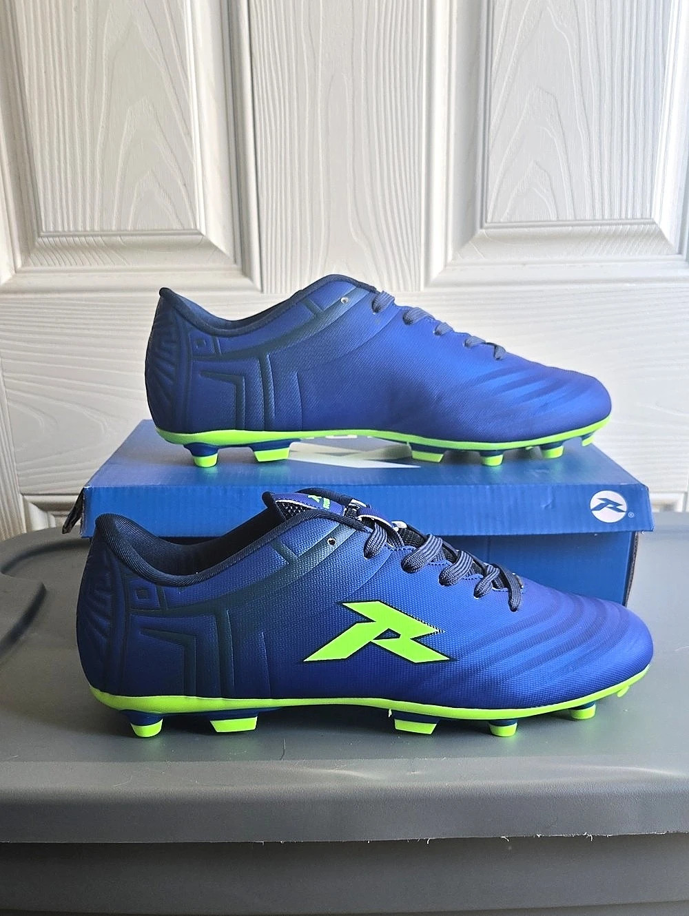 Runic Men's Soccer Cleats in Blue & Green/neon Green US 9 NWT